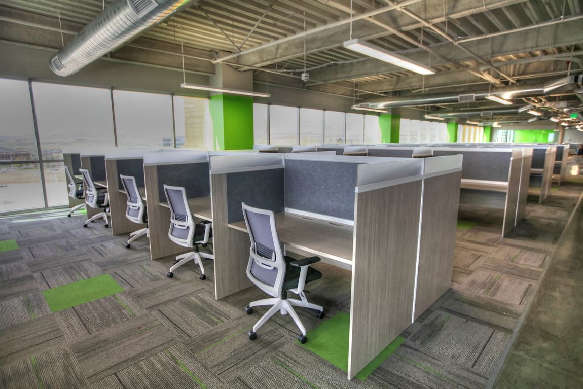 Modern Call Center Workstations | StrongProject