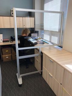 Mobile Privacy Screens for Employee Safety at Work