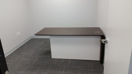 Modern Office Desks in Los Angeles